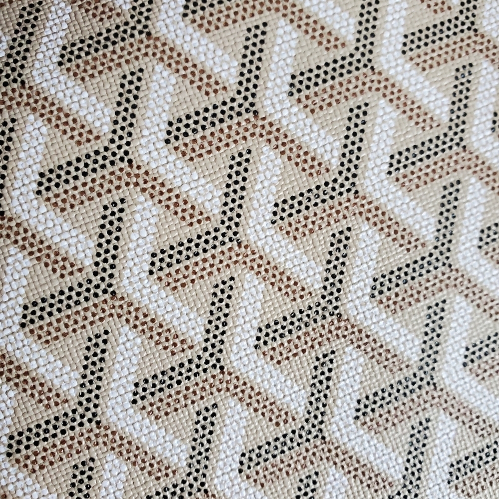Patterned Wristlet - Picture 3 of 6